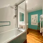 Chateau Moncassin Guest house 4*