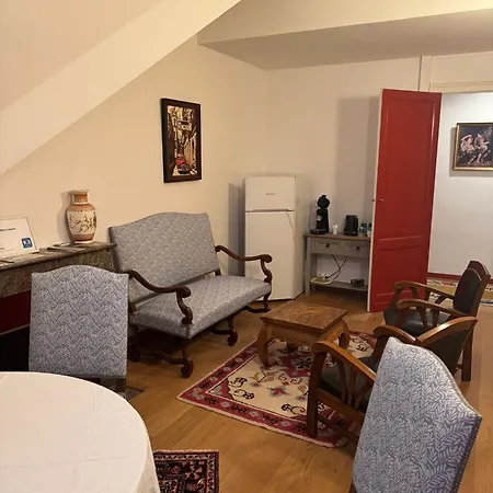 Chateau Moncassin Гостевой дом 4*