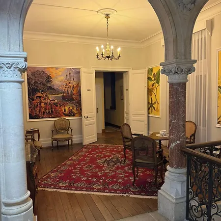 게스트하우스 Chateau Moncassin 4*