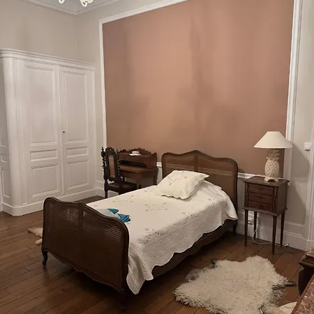 Chateau Moncassin Гостевой дом 4*