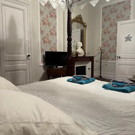 Chateau Moncassin Гостевой дом