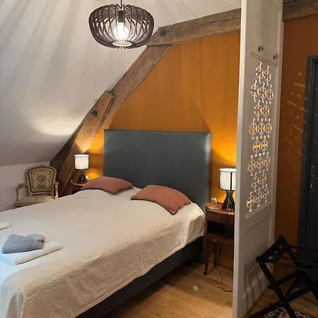 Chateau Moncassin Гостевой дом 4*