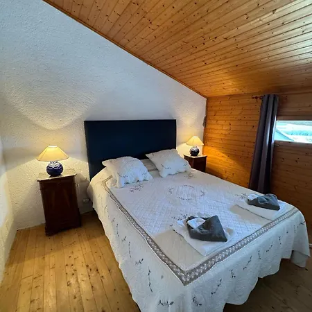 Chateau Moncassin בית הארחה