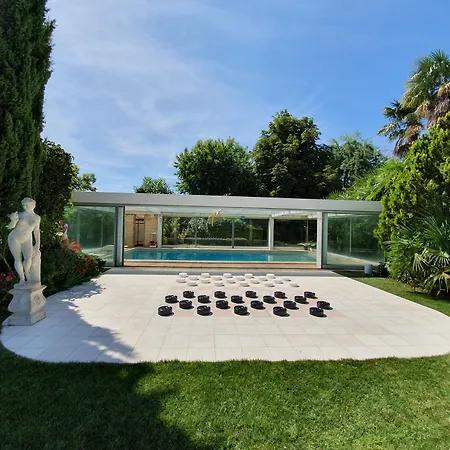 Chateau Moncassin 4*