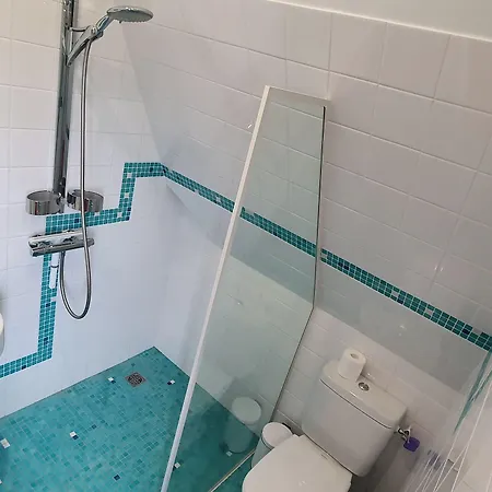 Chateau Moncassin 게스트하우스