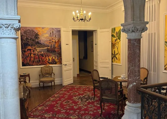 בית הארחה Chateau Moncassin 4*