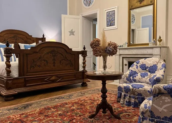 Chateau Moncassin Гостевой дом