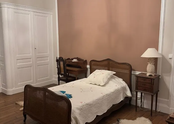 Chateau Moncassin Pensión 4*