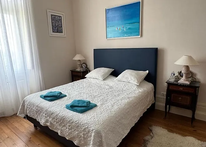 בית הארחה Chateau Moncassin 4*