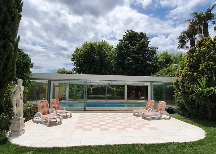 בית הארחה Chateau Moncassin